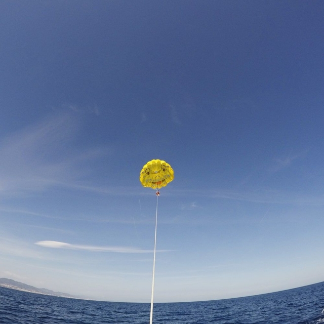 Vuelo hasta los 150 metros en parasailing