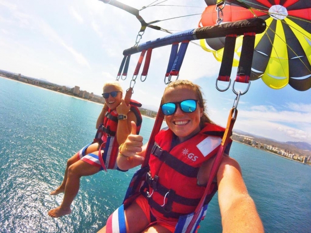  Parasailing 