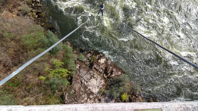  Bungee jumping em Arbo 