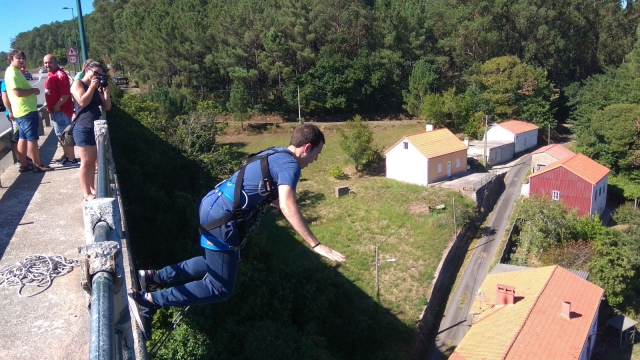  Pronto para bungee jumping 