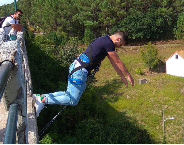  Pulando da ponte 