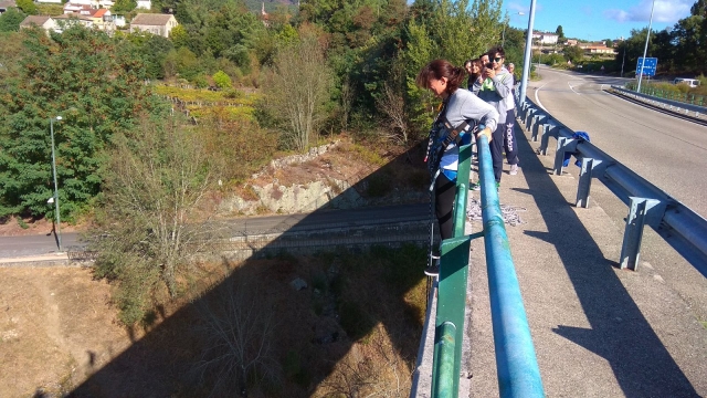  Segure-se na ponte antes de pular 