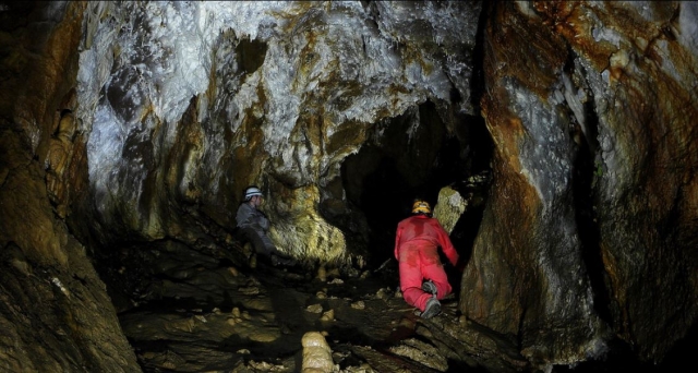  Rastejando na caverna 