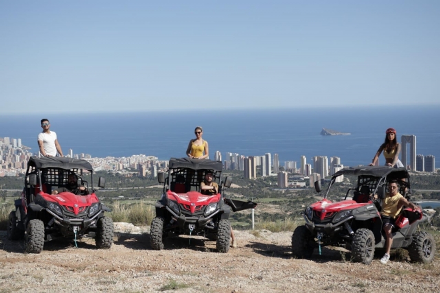 Excursión en buggy con los amigos 