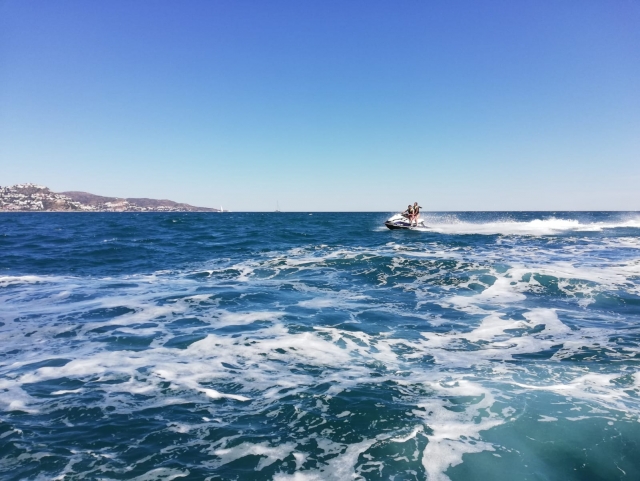 Sobre la jet ski en la Costa Brava