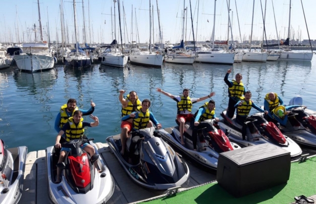 e-19752888-listos-para-la-aventura-en-moto-de-agua15616292808326.jpg