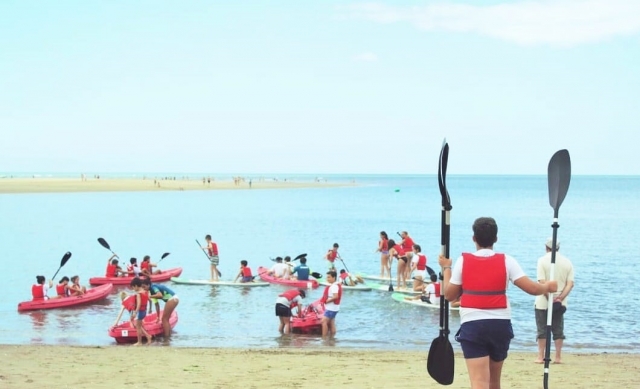  Tout le monde dans l'eau avec les kayaks