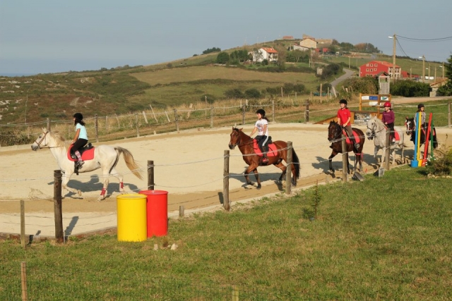  Giovani cavalieri in classe 