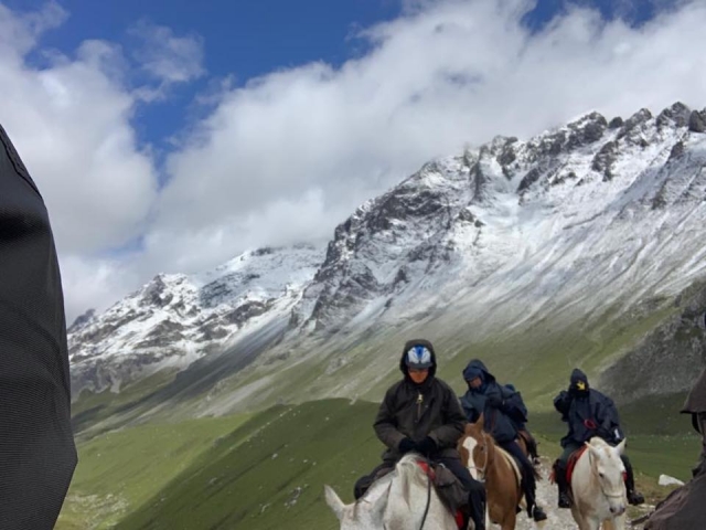  Incredibile itinerario a cavallo attraverso le montagne 