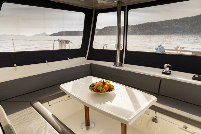 Comodidad en el interior del catamarán