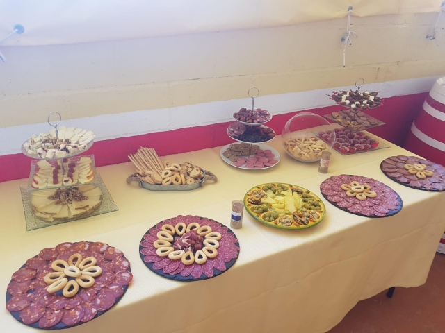 Un aperitivo para reponer fuerzas de la capea