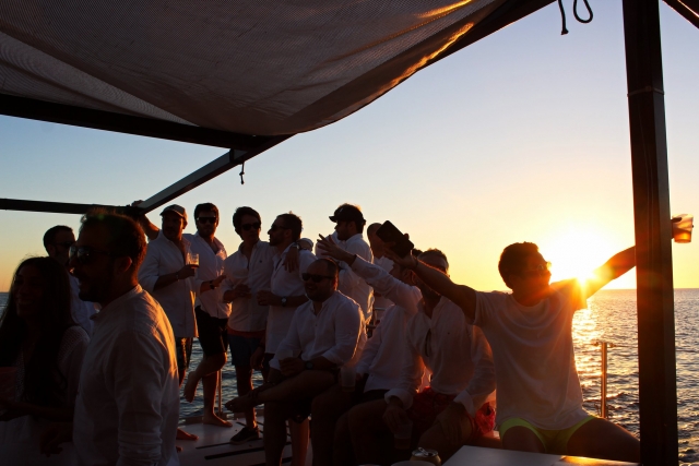 Puesta de sol a bordo del catamarán