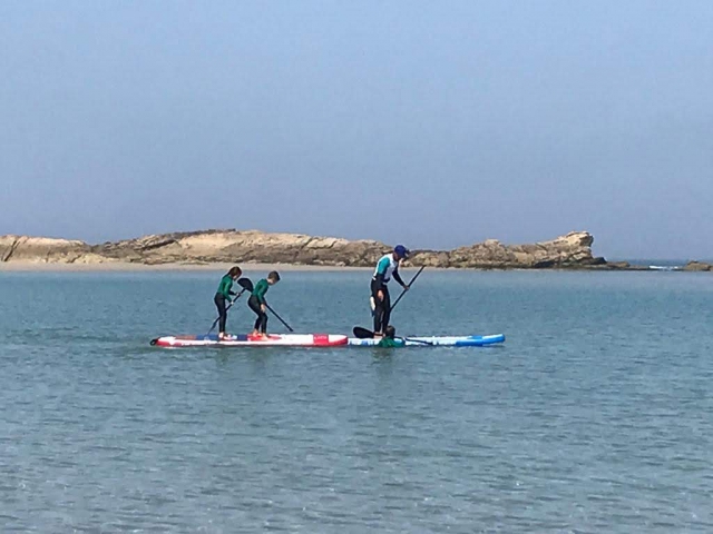 Paddle surf