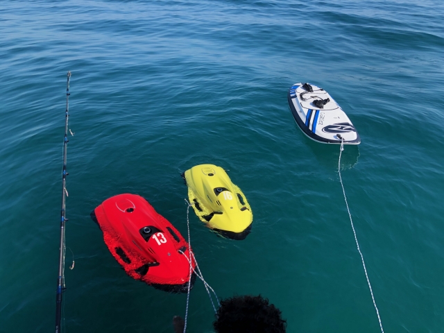 Flota de seabobs en el Puerto Marítimo de Benalmádena