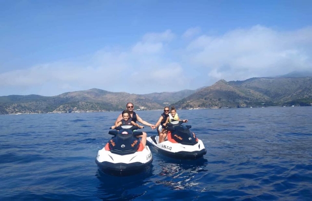 Two-seater jet skis 