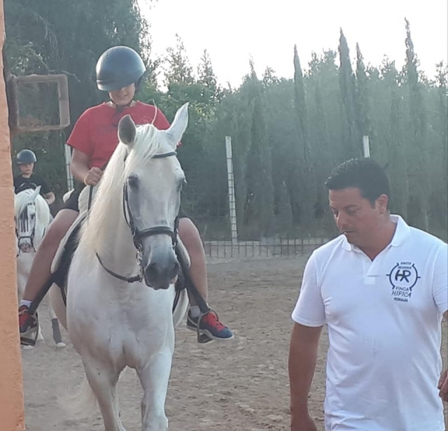 De la mano del monitor