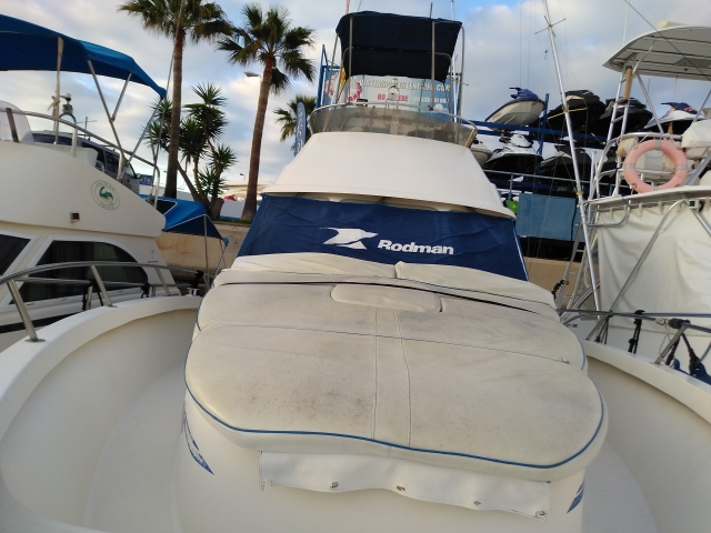  Boat with solarium 