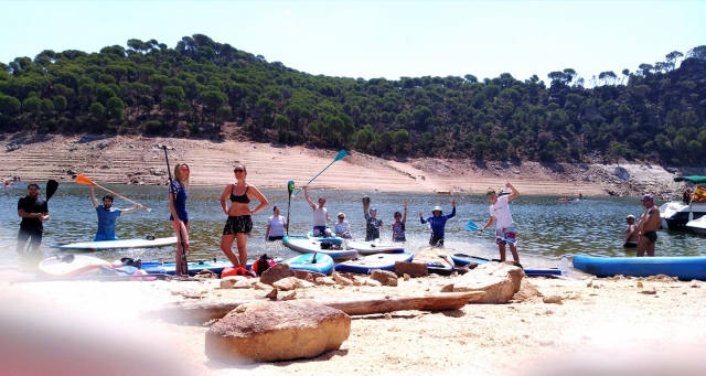  SUP day on a panda in the Madrid reservoir