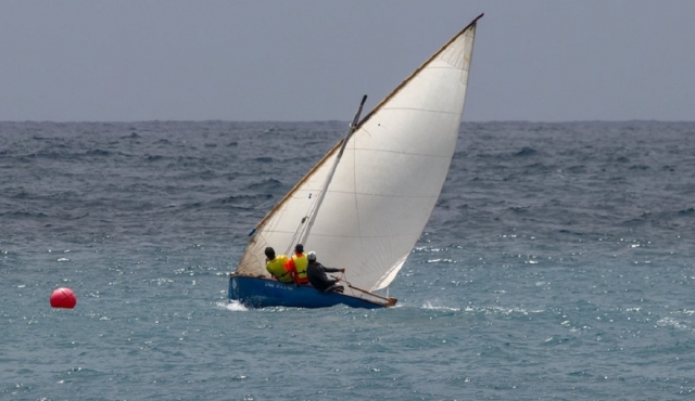 Equilibrio a dúo mientras realizan vela latina en Tenerife
