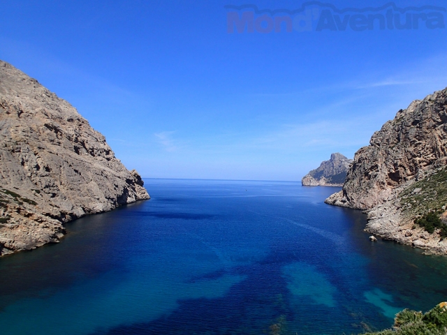e-19753301-speed-boat-mallorca.jpg