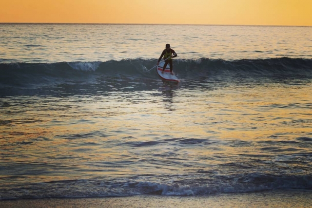  Wellen fangen mit Paddelsurfen in Tarifa 