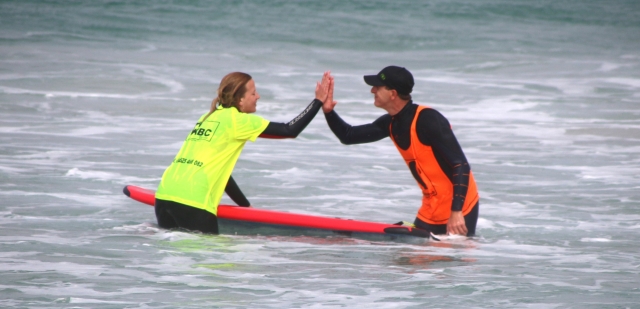  Gute Stimmung beim Surfen in Tarifa 