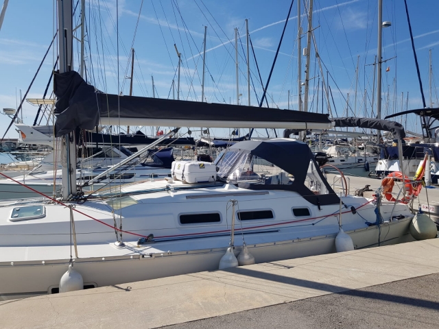 Nuestro espectacular catamarán en el puerto