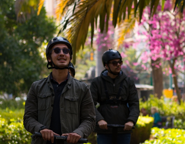  Visitare luoghi unici di Malaga in segway 