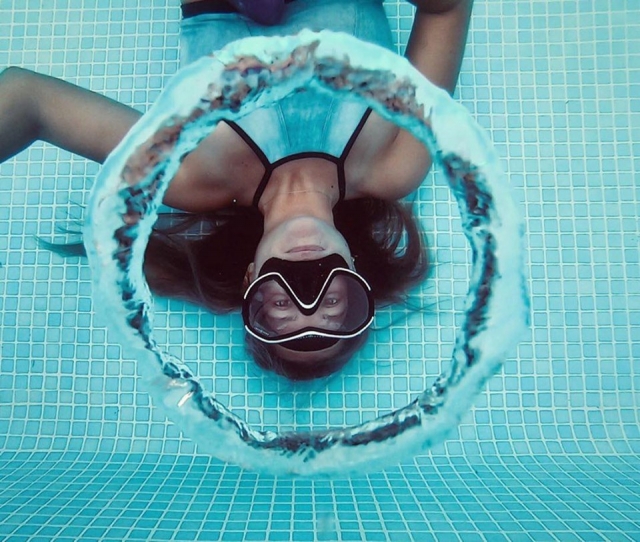 Practicando apnea en piscina