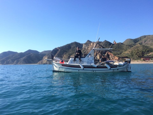 e-19753612-navegando-en-la-costa-de-garrucha15695866589650.jpg
