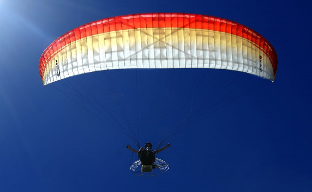e-19753615-probando-el-paramotor15695843773506.jpg