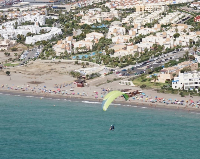 e-19753619-paramotor-sobre-la-garrucha15695811107888.jpg