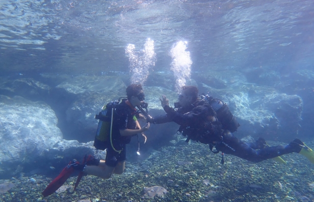  Insieme all'istruttore sotto il mare 