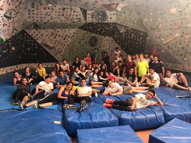  Meritato riposo dopo una giornata di arrampicata nella parete da arrampicata di Valencia 