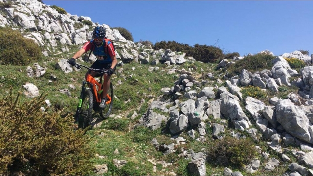  Itinerario in mountain bike lungo il fuoristrada strada percorsi strada 