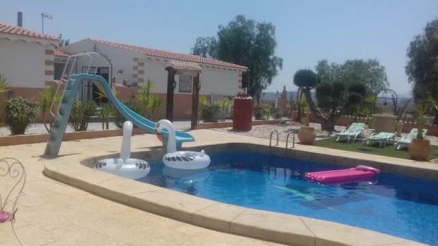  Piscine pour fêtes à la ferme 