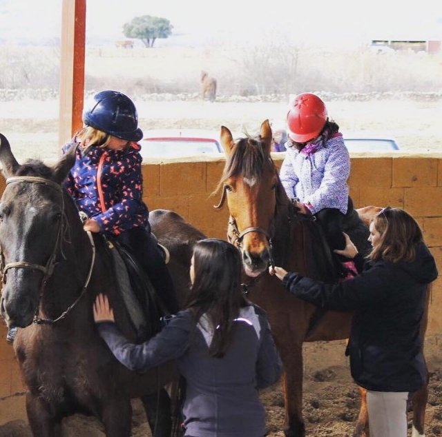  Little ones learning to ride horses in the Madrid mountains 