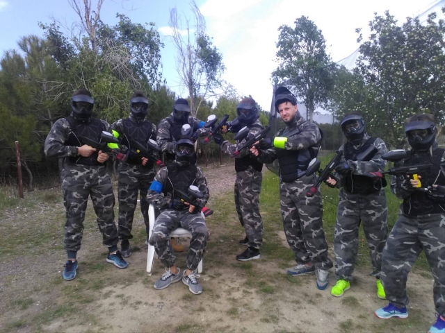 Equípate con los complementos necesarios para participar en batalla de paintball