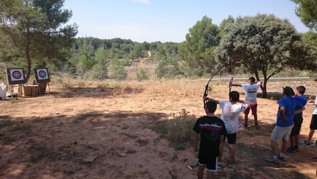 Probando puntería con el tiro con arco