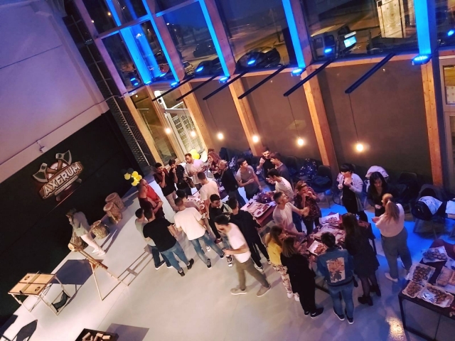  Treffen mit Freunden im Freizeitzentrum 