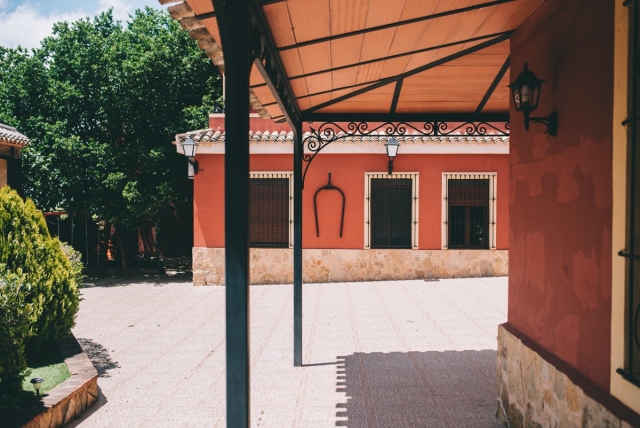 Afueras de la bodega