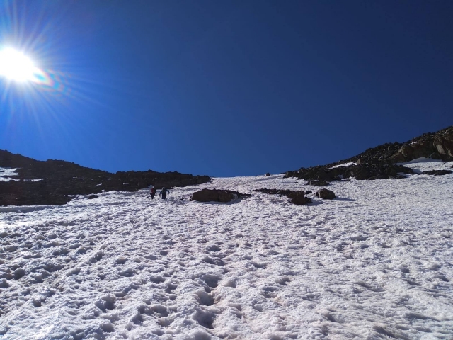 Veleta con raquetas de nieve