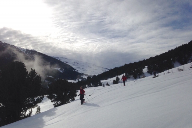 Descendiendo con las raquetas de nieve