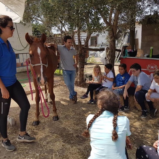  Class biology with veterinarian 