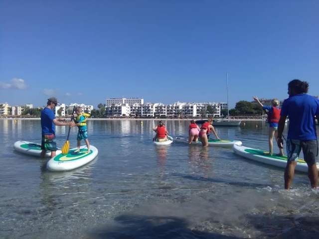 Clase de SUP para niños