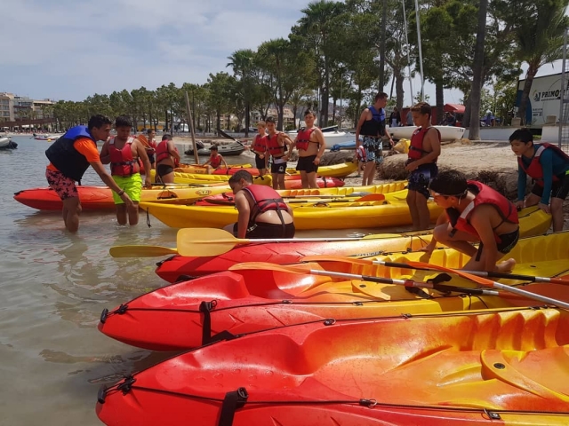 Campamento con actividades acuáticas 