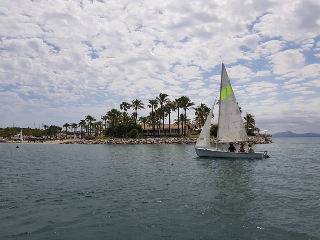 Clase de vela infantil en Mallorca