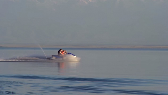 Girando com o jet ski 
