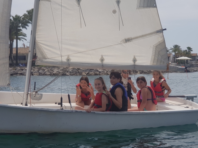 Alumnos de vela durante la clase