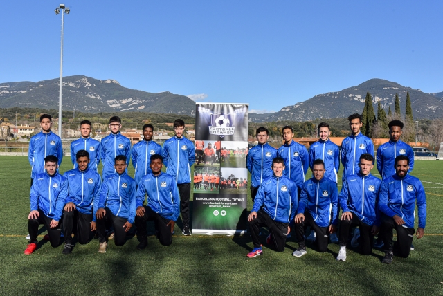 Jugadores posando en el campo